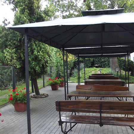 Dedek Park - Historyczny Dworek W Pieknym Parku Skaryszewskim Obok Stadionu Narodowego Warschau Restaurant foto
