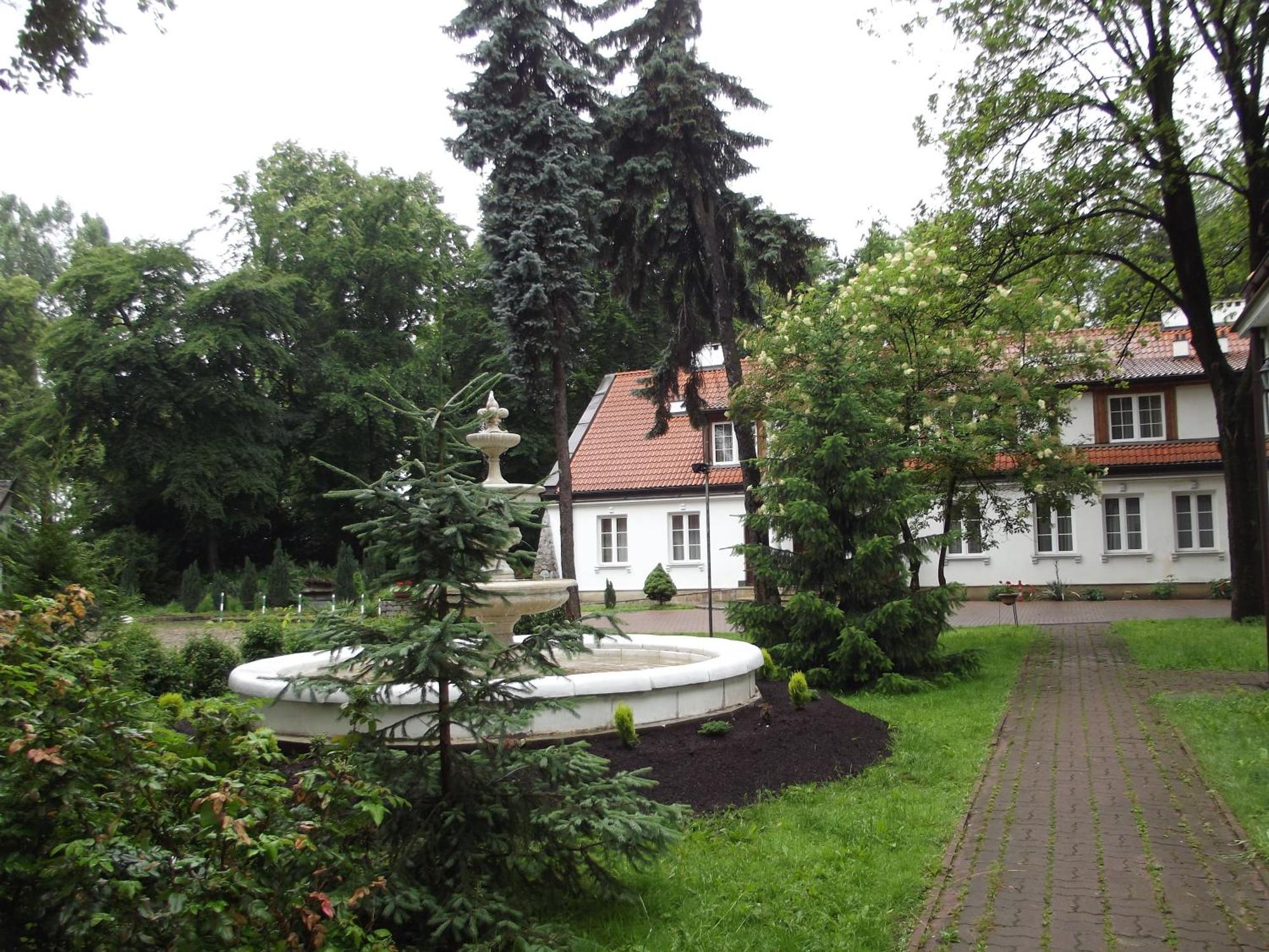 Dedek Park - Historyczny Dworek W Pieknym Parku Skaryszewskim Obok Stadionu Narodowego Warschau Exterior foto