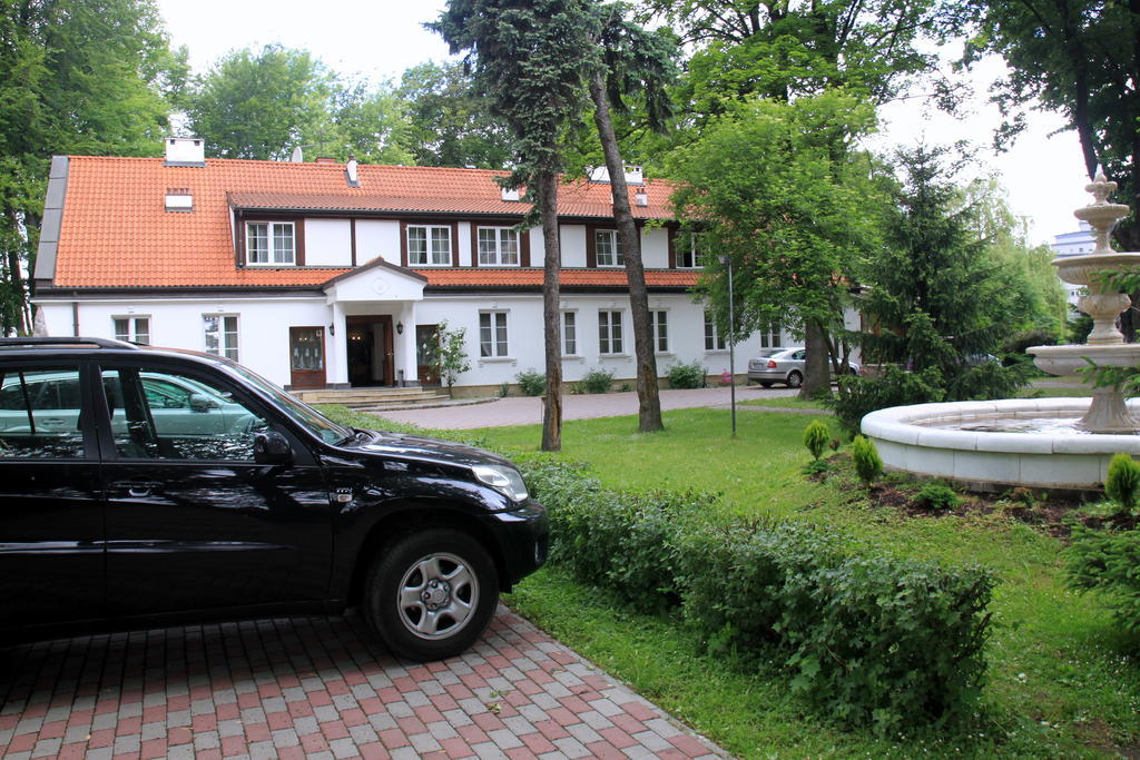 Dedek Park - Historyczny Dworek W Pieknym Parku Skaryszewskim Obok Stadionu Narodowego Warschau Exterior foto